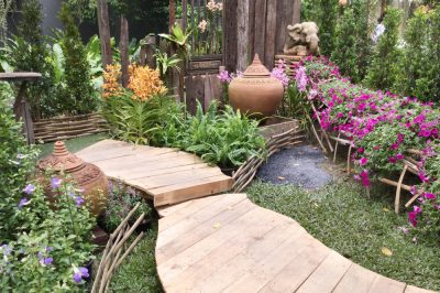 Monumentali eye-catcher per il design del giardino con i massi
